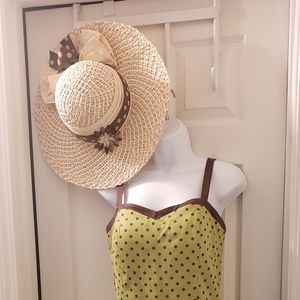 Derby Time in this stunning polka dot dress!